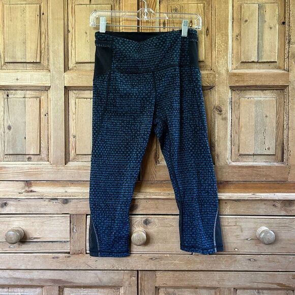 Lululemon 6 Blue Black Cropped Leggings Mesh Details Pockets Capri Printed‎ - Picture 3 of 8